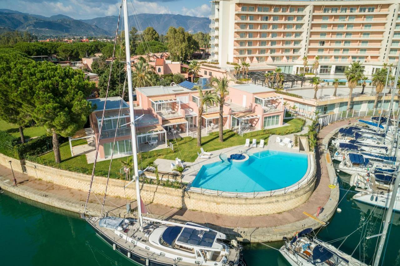 Residence Delfino, Portorosa ฟูร์นารี ภายนอก รูปภาพ