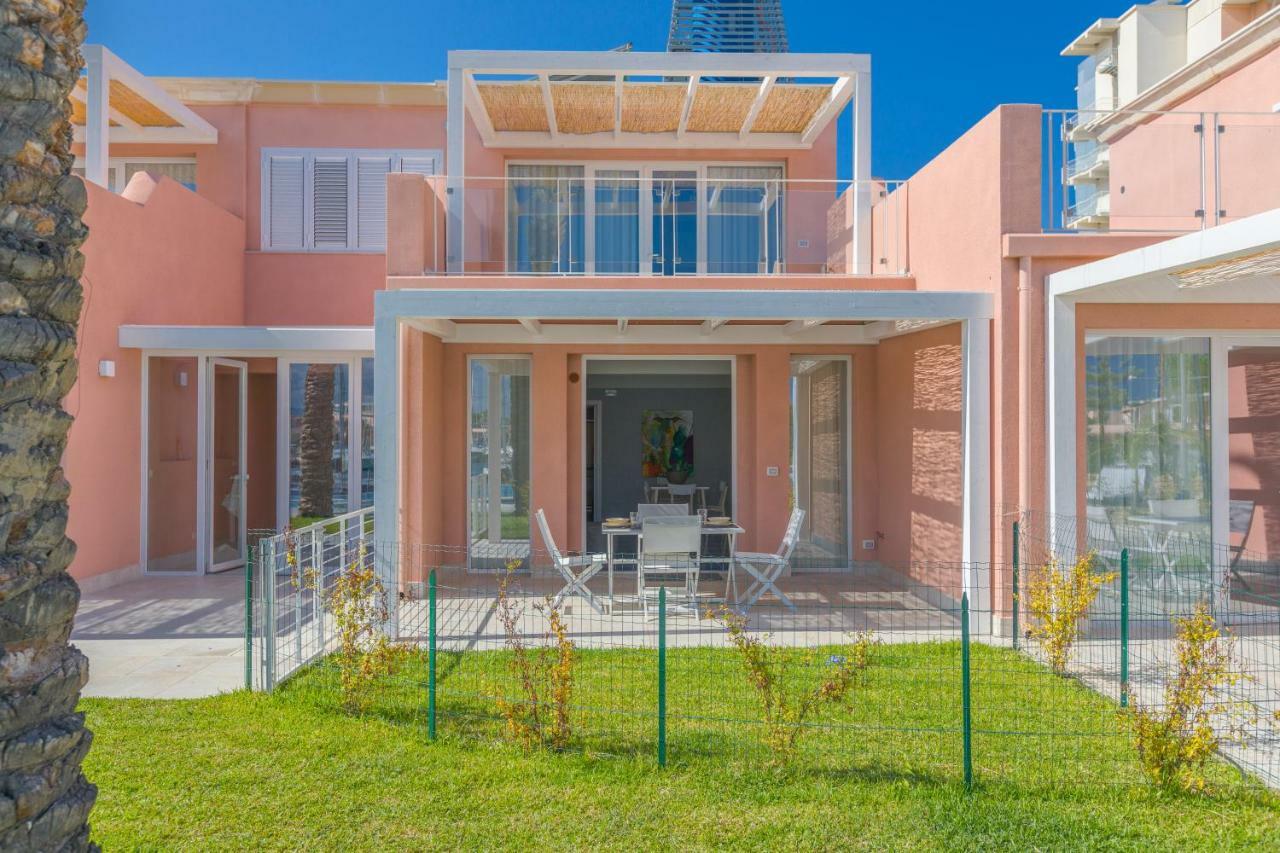 Residence Delfino, Portorosa ฟูร์นารี ภายนอก รูปภาพ