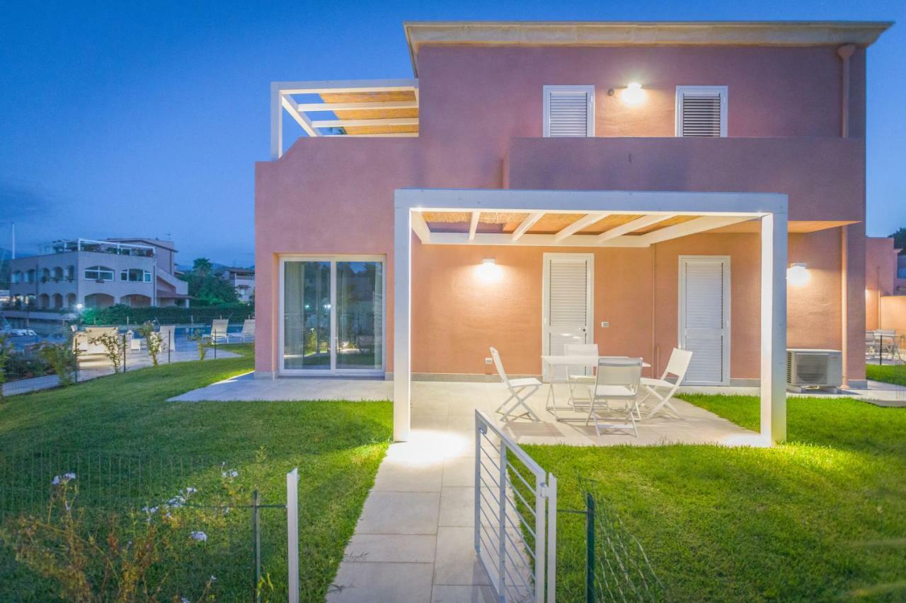Residence Delfino, Portorosa ฟูร์นารี ภายนอก รูปภาพ